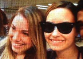 Demi Lovato com fã no Brasil