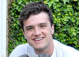 Josh Hutcherson adota filhote de pitbull