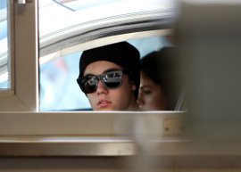 Justin Bieber e Selena Gomez em Fast Food