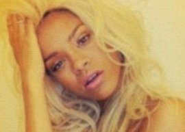 Rihanna aparece loira