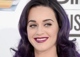 Katy Perry faz retrospectiva da carreira usando a timeline do Facebook