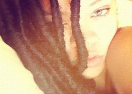 Rihanna muda o cabelo novamente e faz dreads!