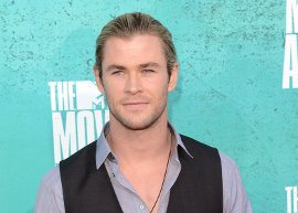 Chris Hemsworth fala sobre noivado de Liam e Miley