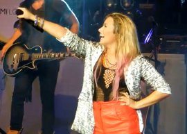 Demi Lovato faz cover de Chris Brown