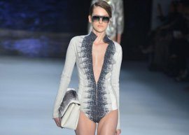 Modelo desfilando pela Ellus - SPFW