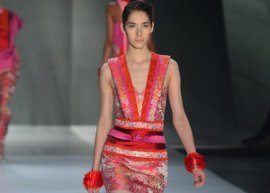 Modelo desfilando pela Triton - SPFW