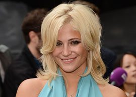 Pixie Lott aparece com axilas peludas em première de Batman