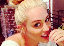 Miley Cyrus muda de visual
