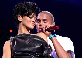 BAPHO! Rihanna e Chris Brown ficam em banheiro de balada