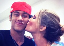Neymar ganha beijo de Claudia Leitte