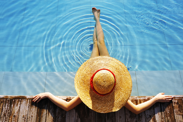 Cuidado ao usar piscina pública coxas finas