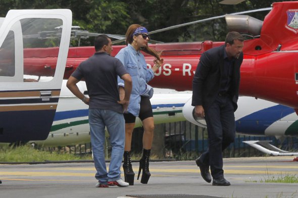 Lady Gaga chega ao Brasil causando!