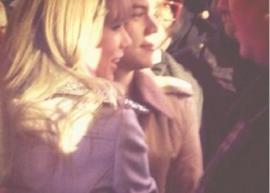 Harry Styles e Taylor Swift se beijam na virada do ano