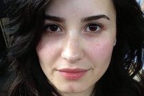 Demi Lovato sem maquiagem