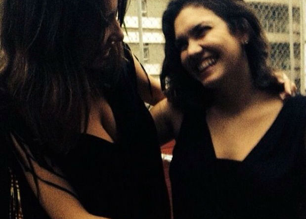 Estudante que estaria grávida de Caio Castro posta foto da barriga e revela nome do bebê