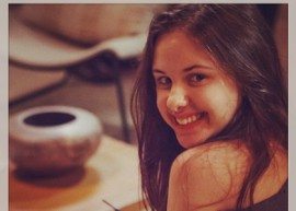Entrevista: A atriz Clara Tiezzi fala sobre trabalho, redes sociais, segredos de beleza e muito mais!