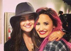 Lucy Hale tieta Demi Lovato