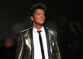 Bruno Mars faz doação para ajudar pessoas afetadas por furacão