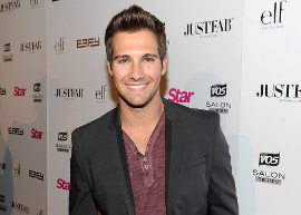 In the studio with @VictoriaJustice working on a little something special for you guys.— James Maslow (@jamesmaslow) 23 março 2014