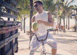 Ricky Martin aprende a dançar "Lepo Lepo"