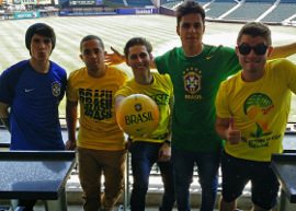 Midnight Red tira foto em homenagem ao Brasil