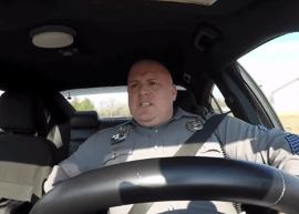 Policial cantando "Shake It Off", da Taylor Swift bomba na internet
