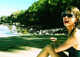 taylor swift em praia