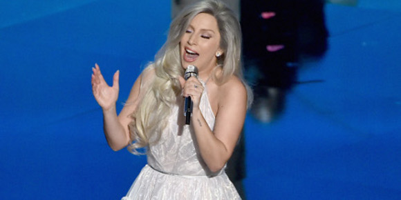 Assista: Lady Gaga canta sucessos de "A Noviça Rebelde" no Oscar 2015