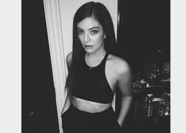 lorde de roupa preta