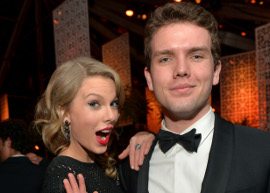 Taylor Swift brinca de "caça aos ovos" com o irmão