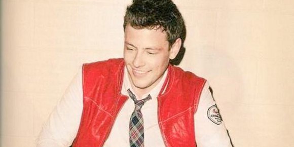 Lea Michele publica homenagem a Cory Monteith no dia em que ele faria aniversário