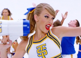 Estudantes fazem flash mob ao som de "Shake It Off" na formatura