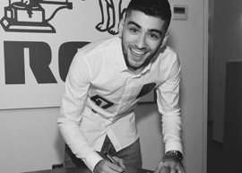 Zayn Malik assina contrato com gravadora e diz que agora vai mostrar "quem realmente é"