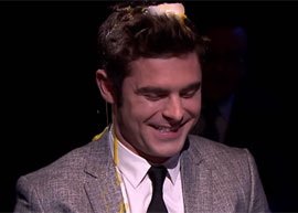 Zac Efron quebra ovo na cabeça no programa de Jimmy Fallon