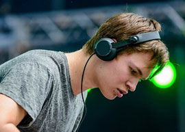 Ansel Elgort assina contrato como DJ com a gravadora Island Records