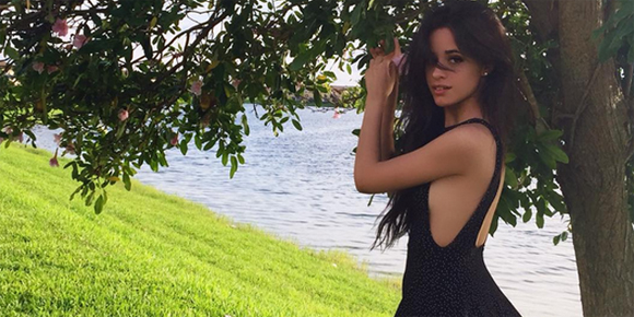 "Eu sou uma boa pessoa, mas sempre me apaixono pelo 'bad boy'", diz Camila Cabello em entrevista
