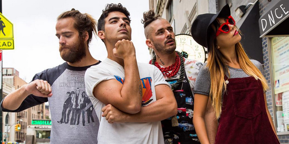 Ouça "Cake By The Ocean", música do DNCE, o novo grupo de Joe Jonas DNCE