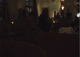 Justin Bieber faz serenata para Selena Gomez!