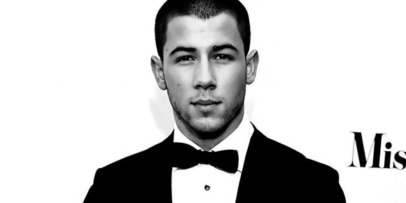 Assista o pocket show de Nick Jonas para o site Live@Home