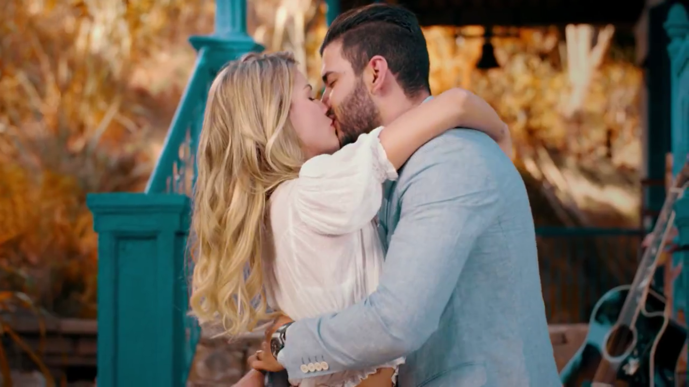 Gusttavo Lima está todo interiorano e romântico no clipe de 'Quem Vem de Longe'