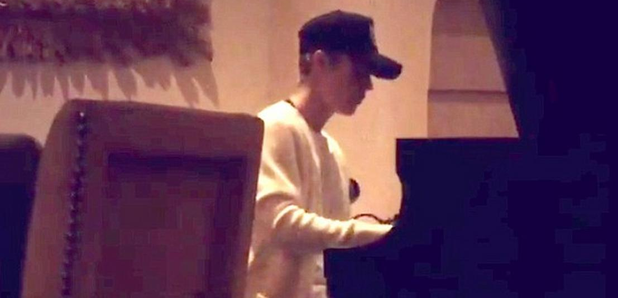 Justin Bieber toca Beethoven no piano e ganha elogios de crítico