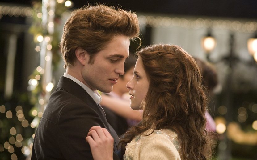 Cenas românticas de filmes: Edward e Bella dançando em Crepúsculo