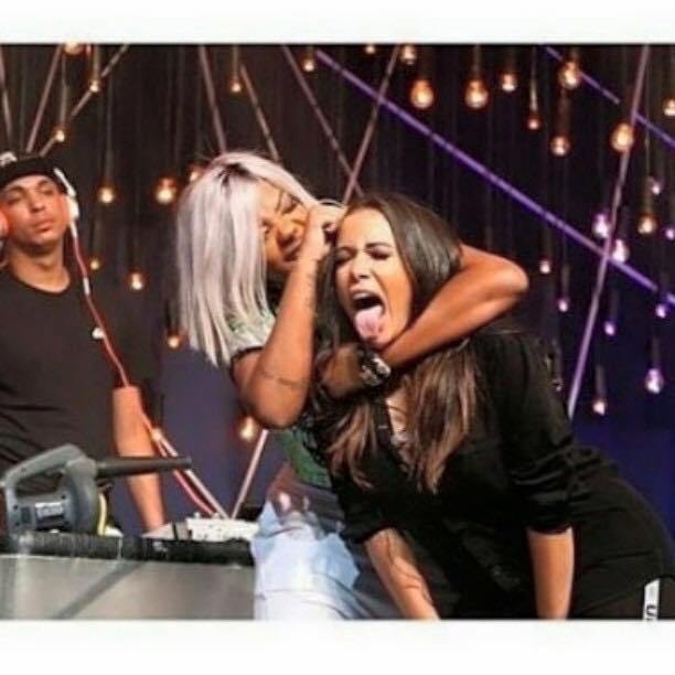 anitta enforcando ludmilla