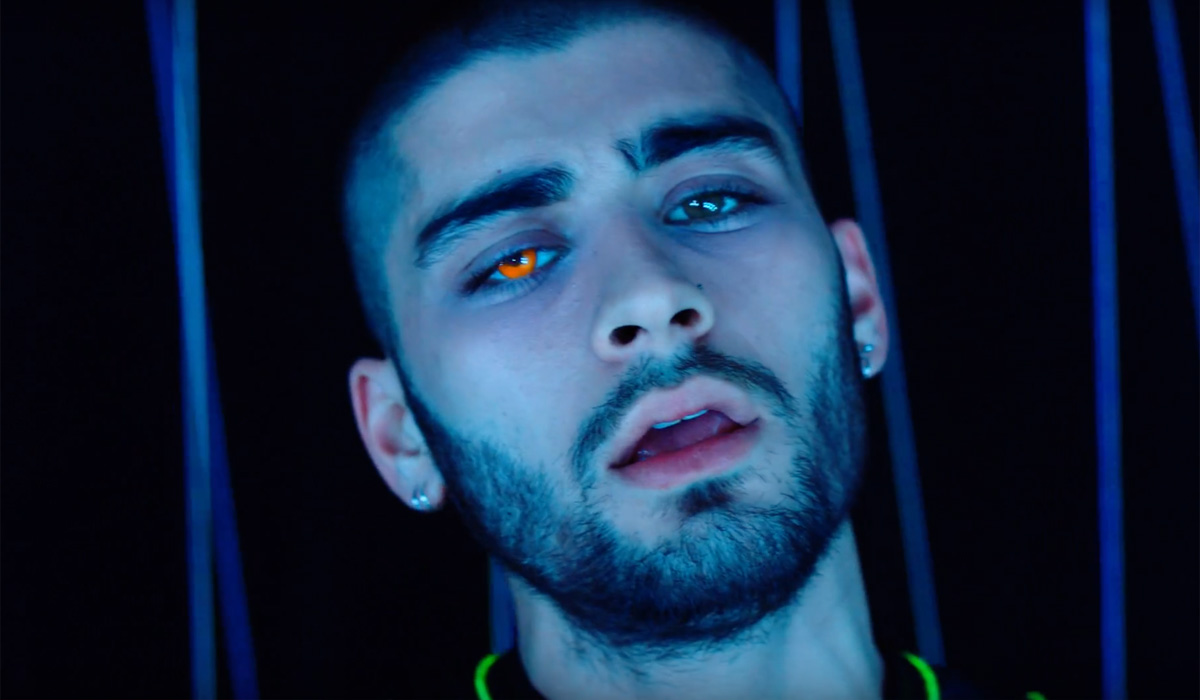 zayn malik no clipe de like i would olhos coloridos