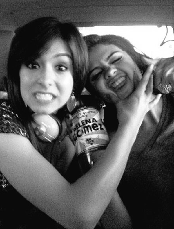 Selena Gomez chora ao homenagear Christina Grimmie durante show