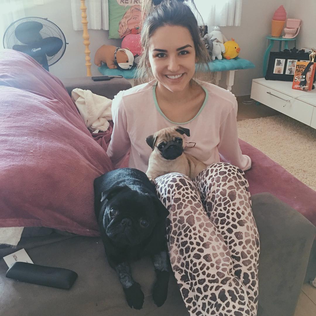 Kéfera e suas cachorrinhas