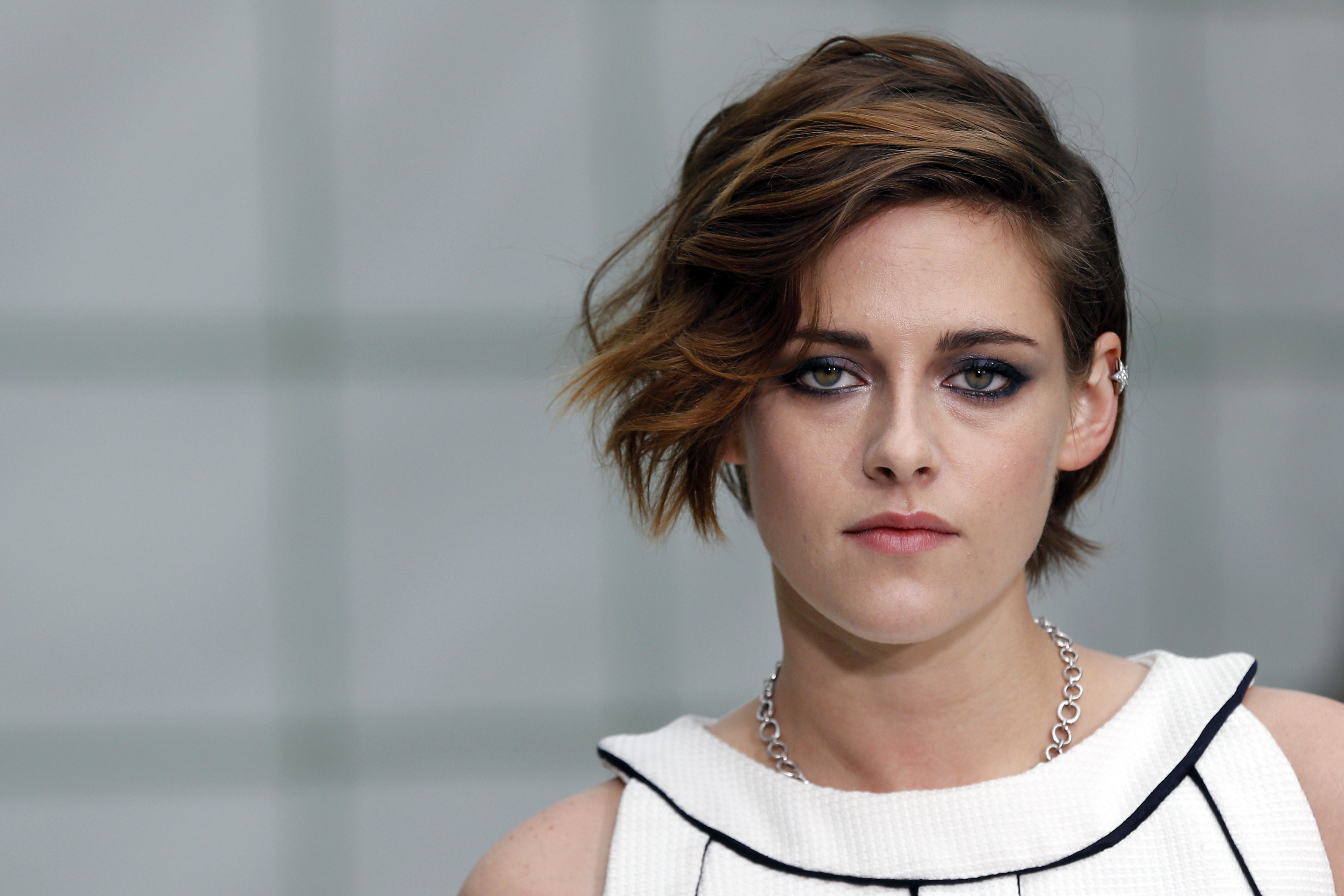 Atriz Kristen Stewart em desfile