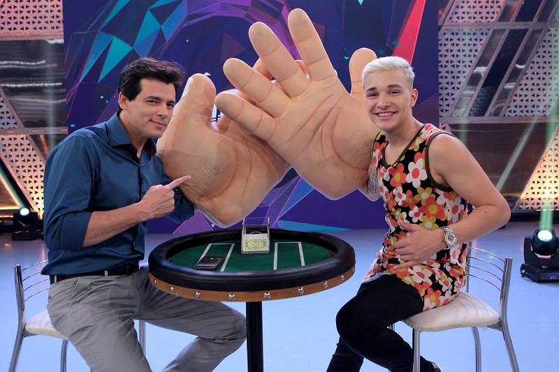MC Gui e Celso Portioli sentados