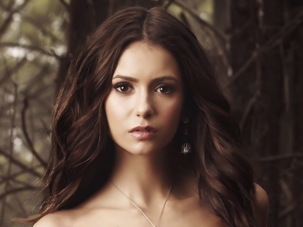 Nina Dobrev em the vampire diaries