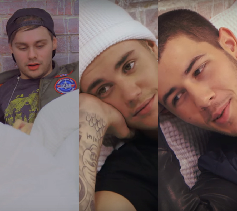Famosos na cama fazendo paródia de "famous''
